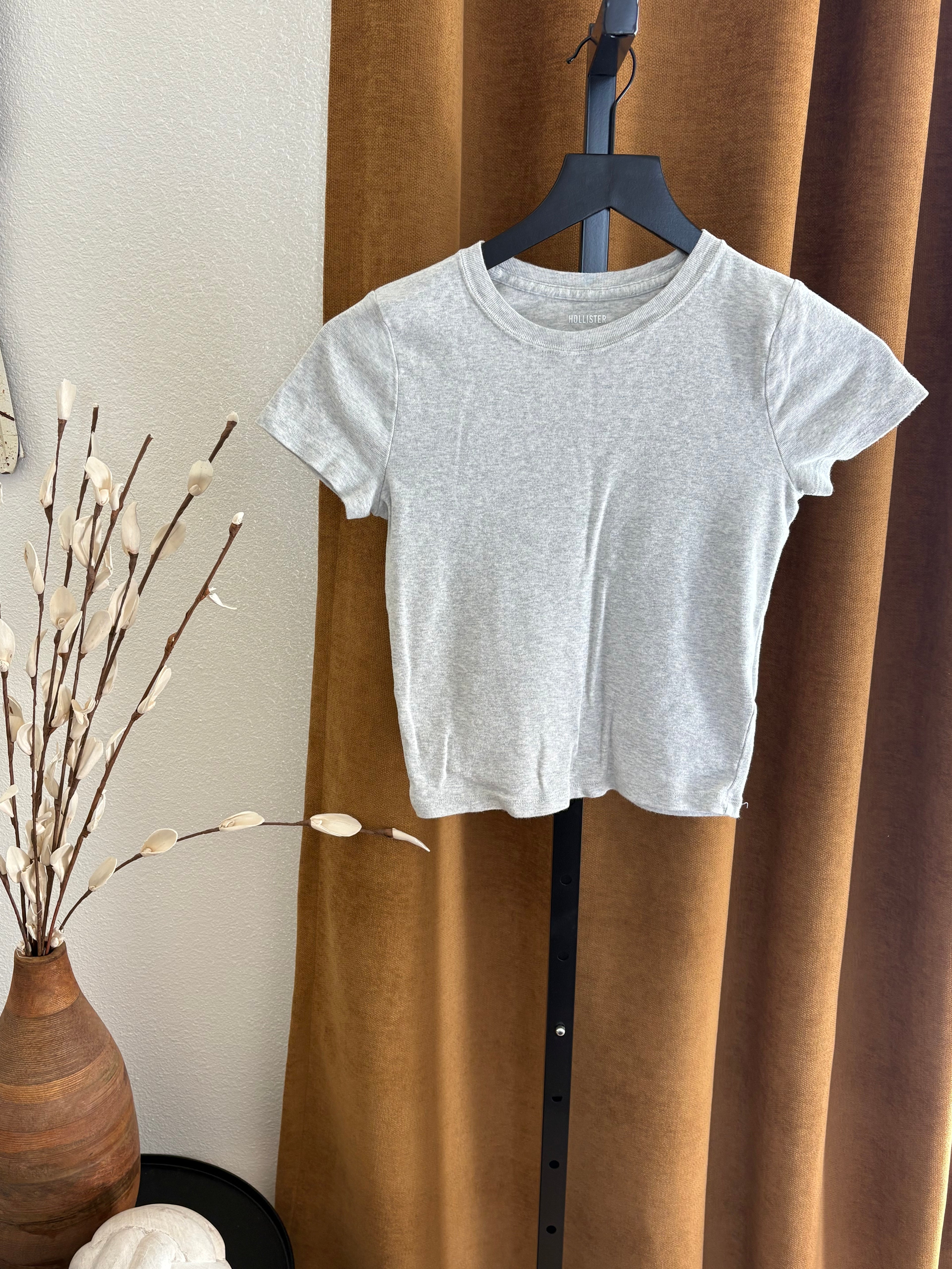 Hollister baby tee size small