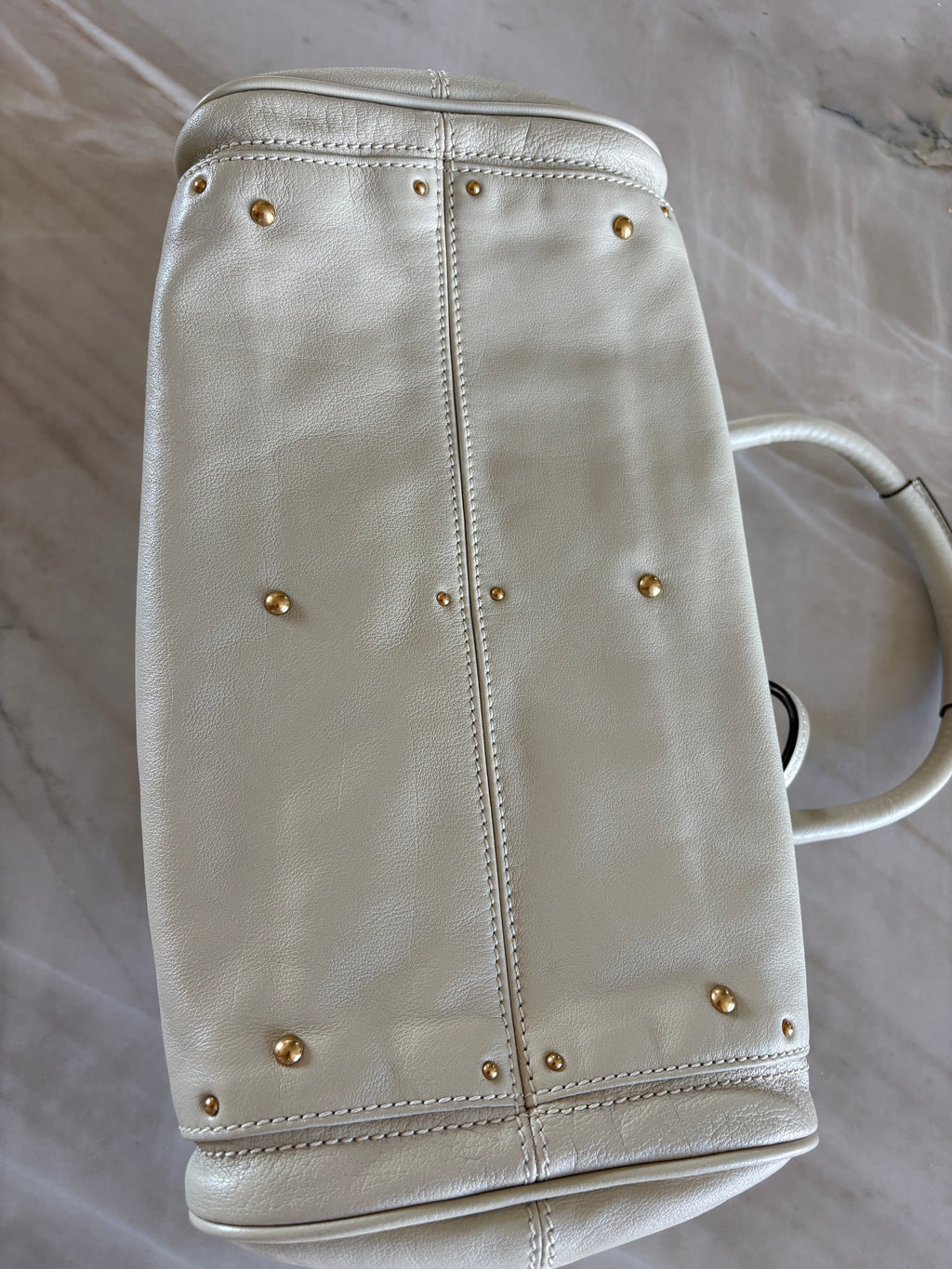 This is a Chloé Paddington handbag in cream leather with signature gold-tone hardware