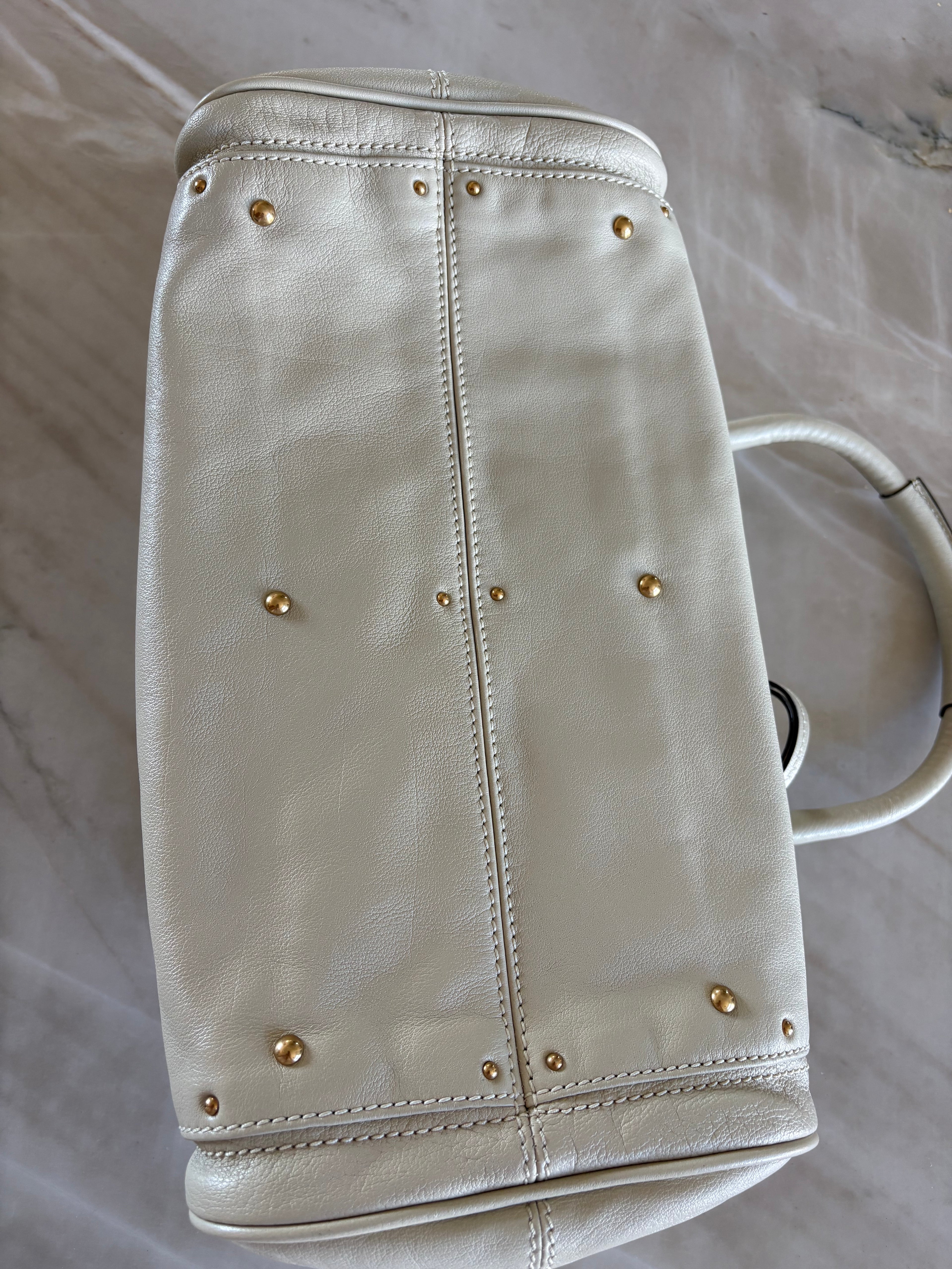 This is a Chloé Paddington handbag in cream leather with signature gold-tone hardware