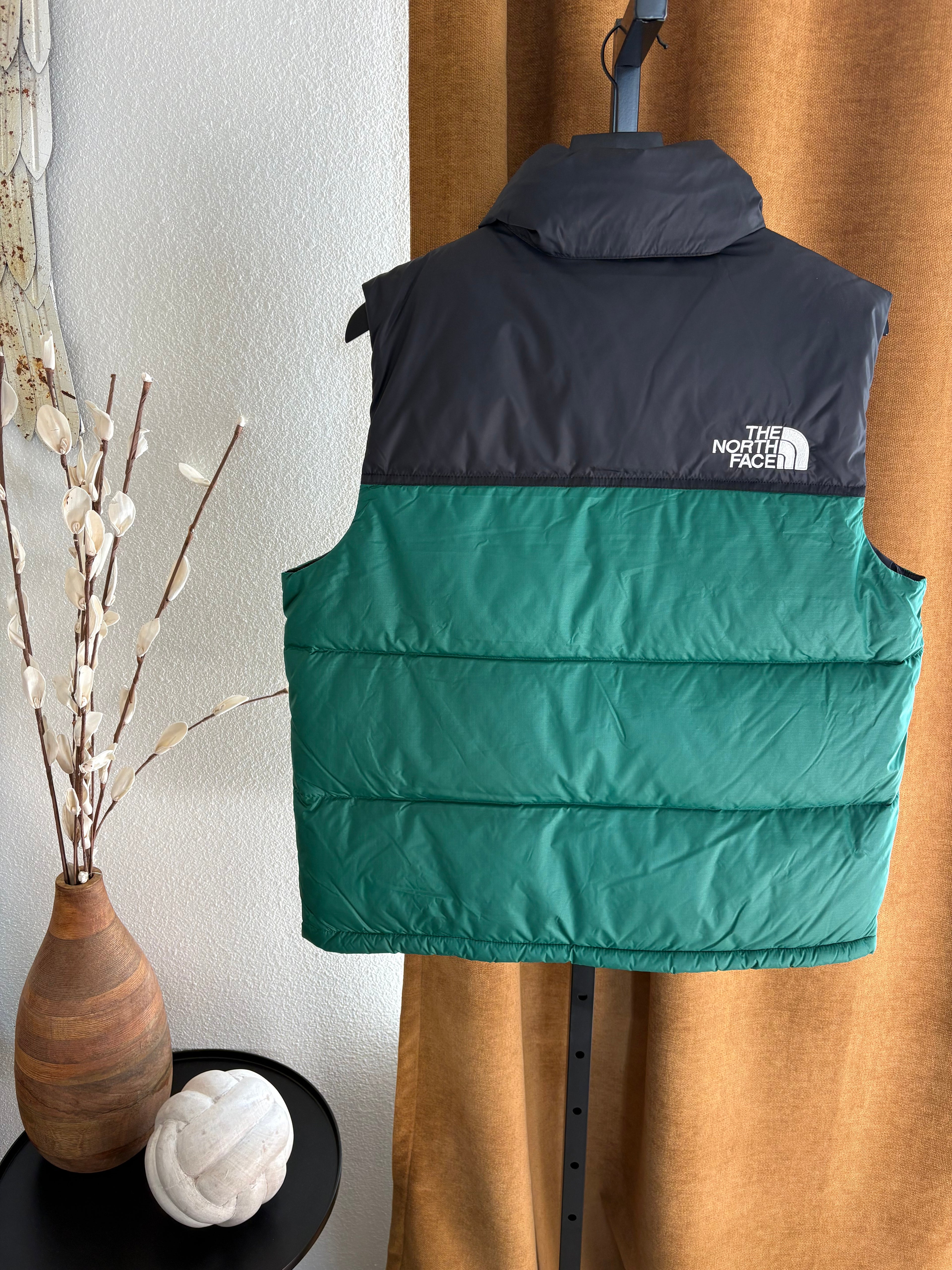 New The North face Vest in Evergreen Women's Large