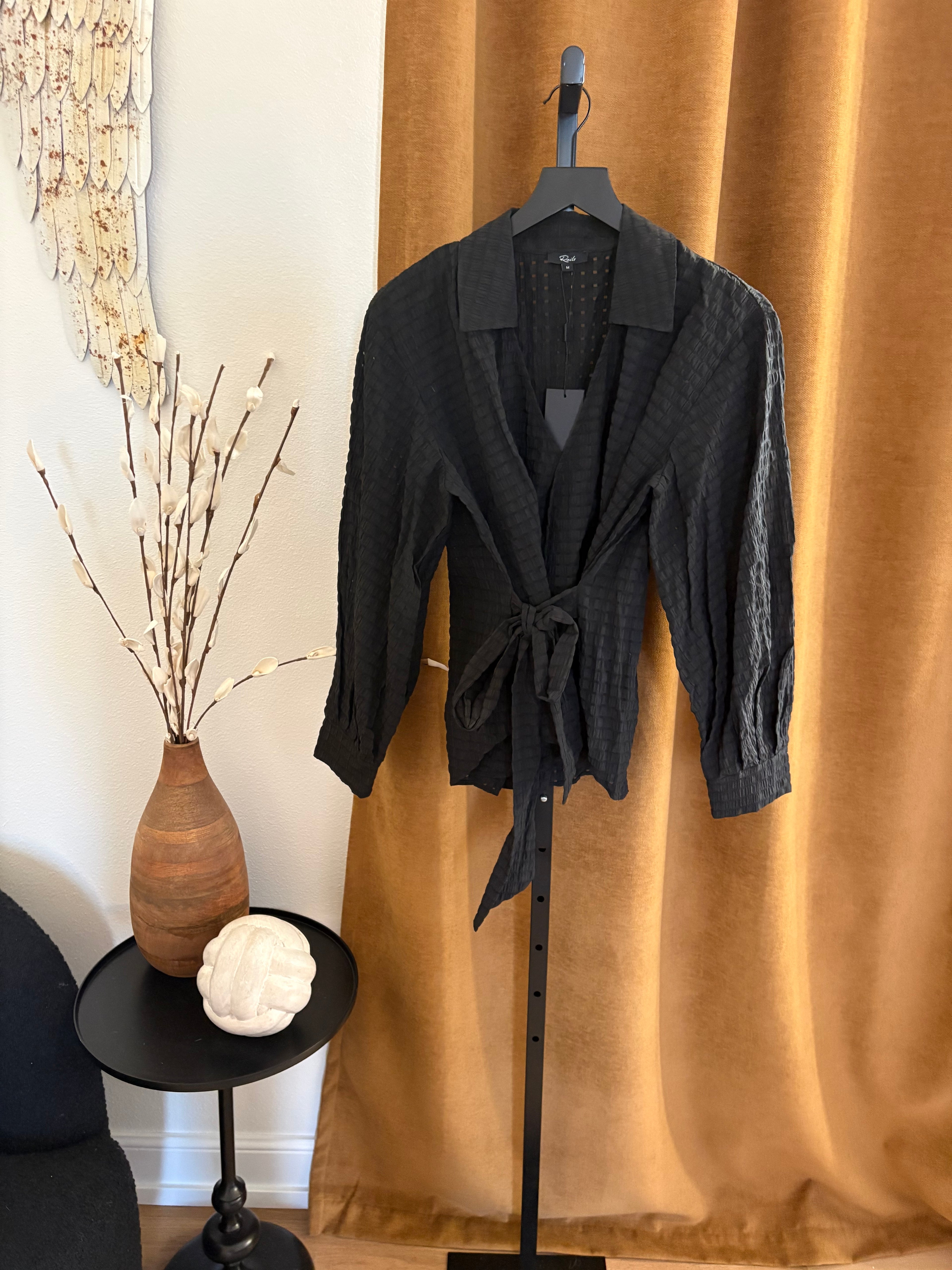 New Rails black wrap shirt women's size medium