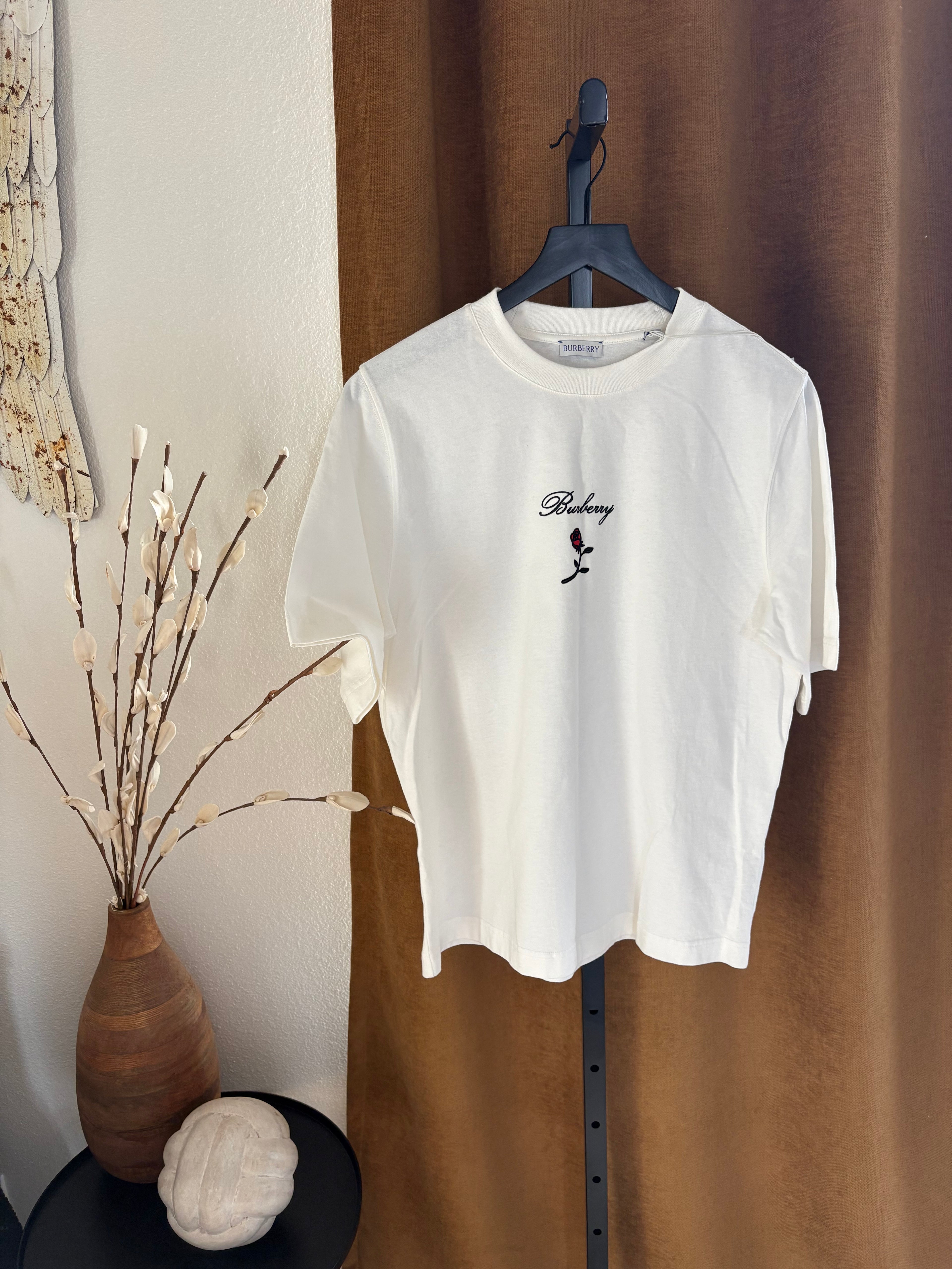 New Burberry single rose tee women small